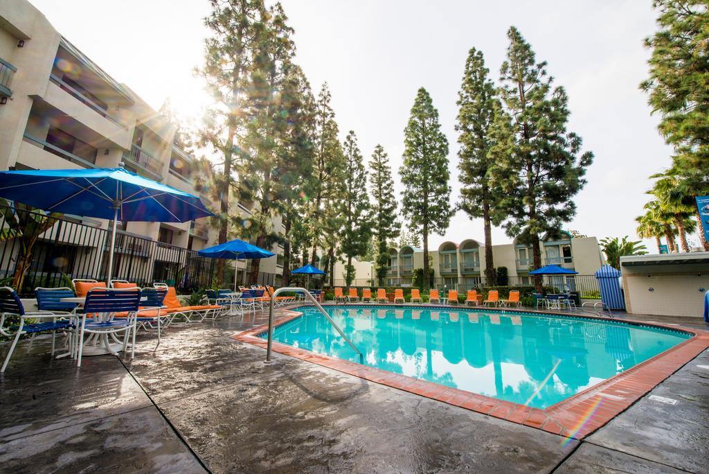 Howard Johnson By Wyndham Anaheim Hotel & Water Playground Kültér fotó